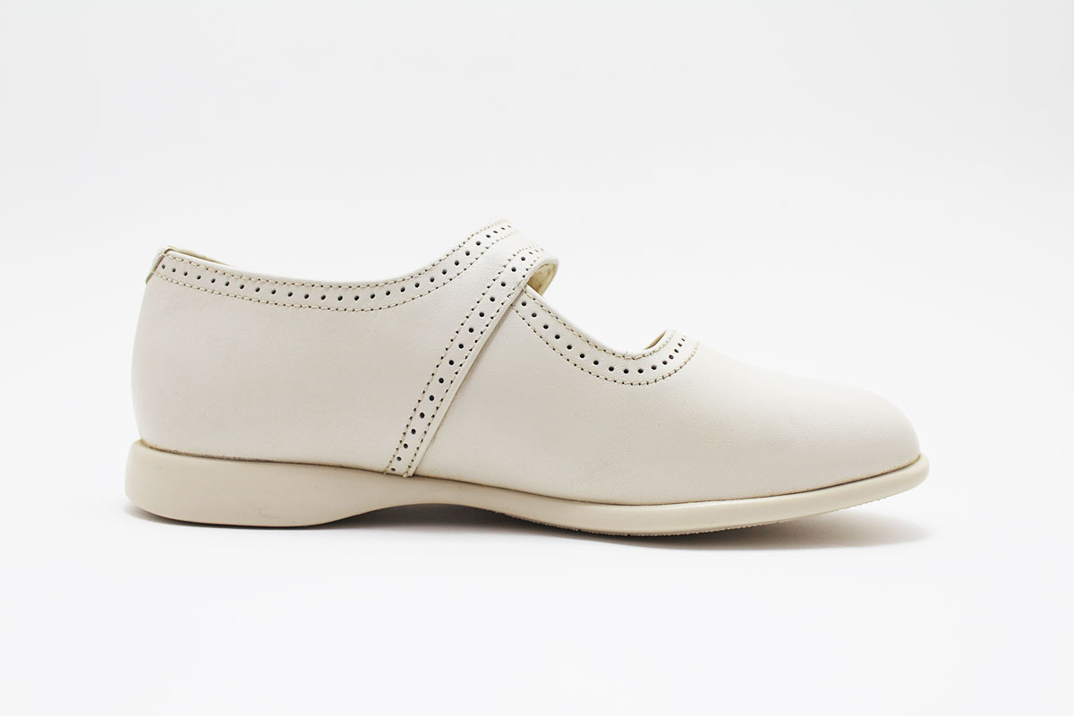 Merceditas beige botón decorativo suela goma niña - Imagen 4