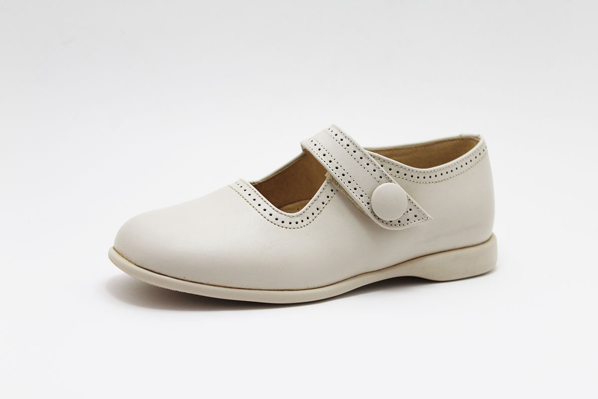 Merceditas beige botón decorativo suela goma niña - Imagen 2