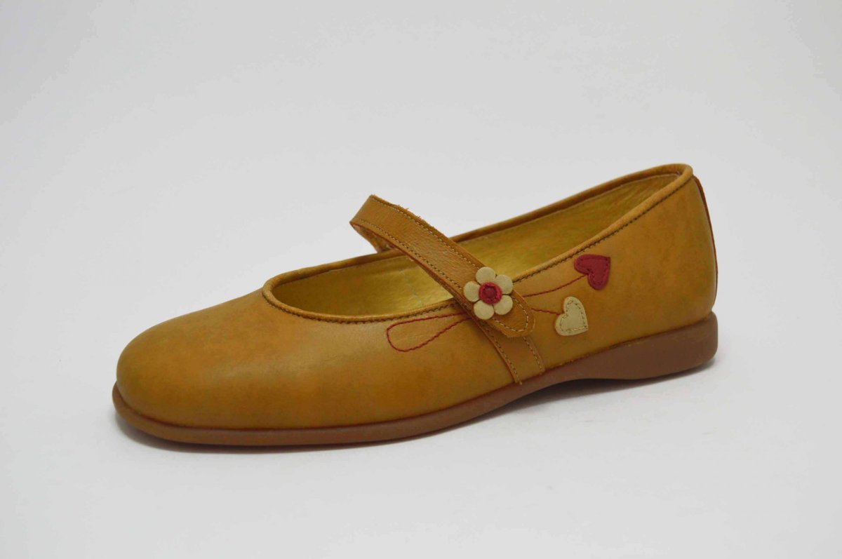 Mercedita camel flor cierre adherente niña