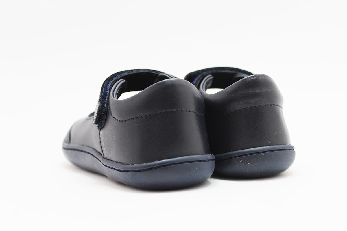 Mercedes colegial respetuosa niña Barefoot by Chetto - Imagen 5