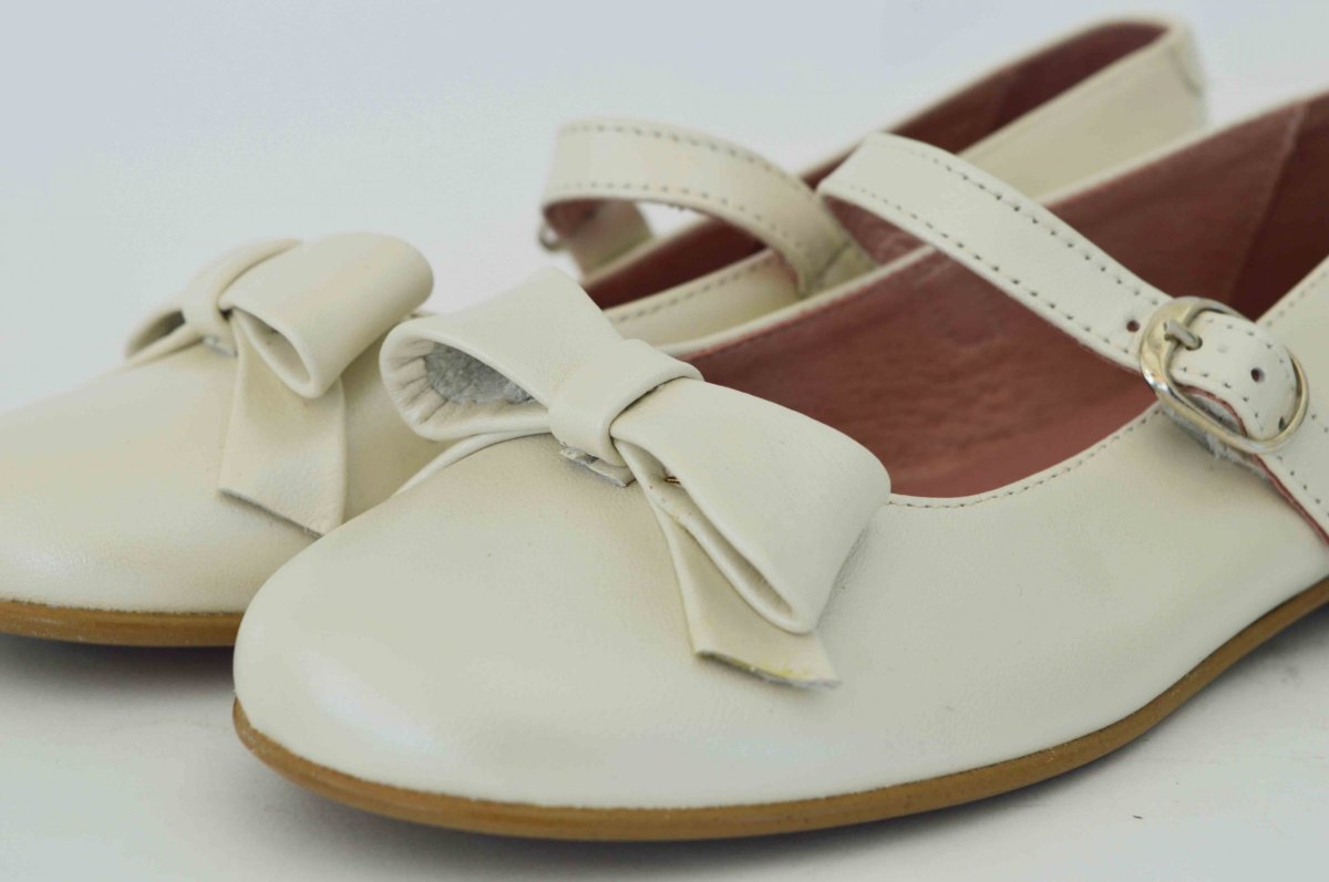 Merceditas nacarado beige lazo niña comunión - Imagen 3