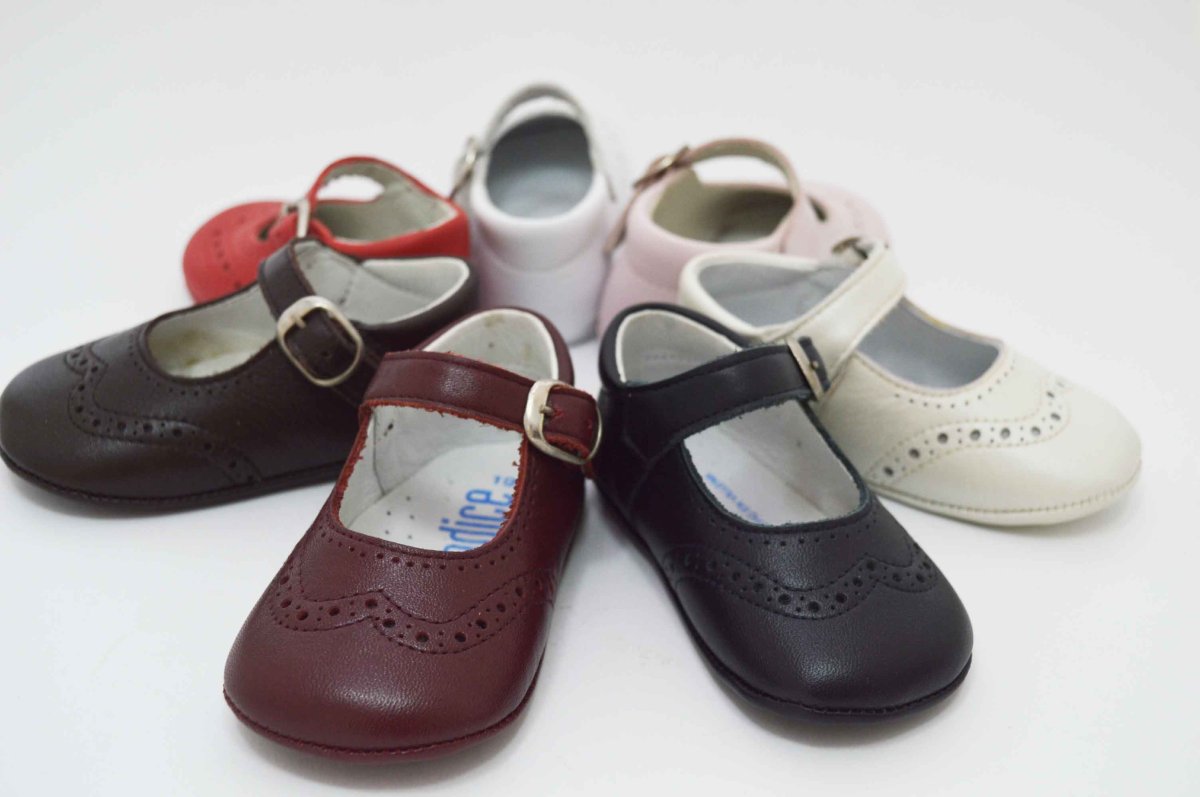 Zapato mercedes sin suela con picado - Imagen 5