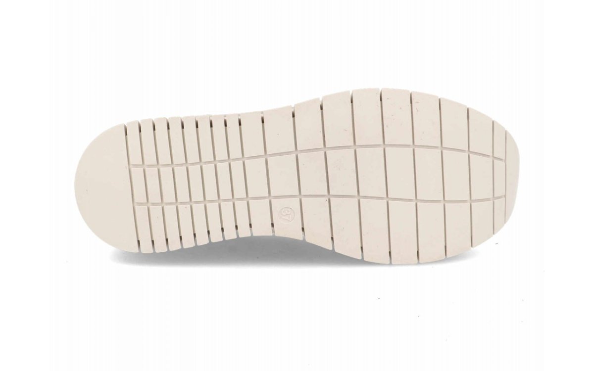 Deportiva de piel para mujer modelo 124 en Beige con detalles metalizados y suela track - Imagen 6