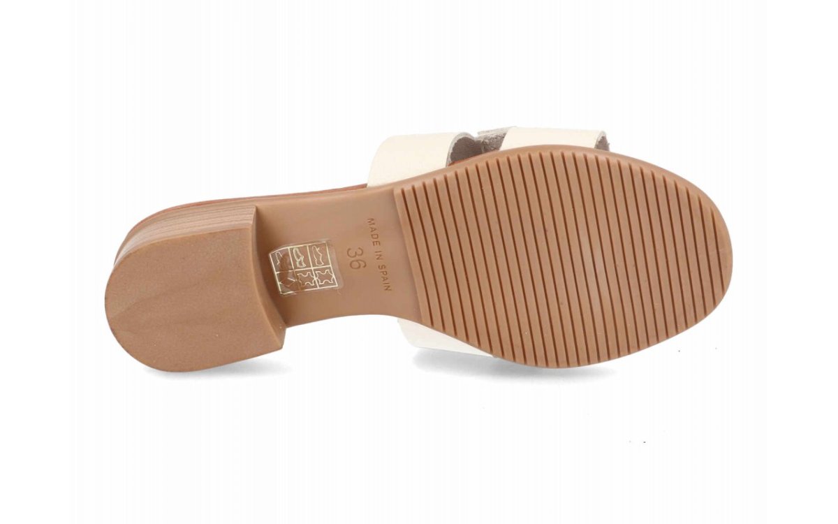 Sandalia de piel para mujer modelo 13065 con tiras finas y cuña ligera - Imagen 7