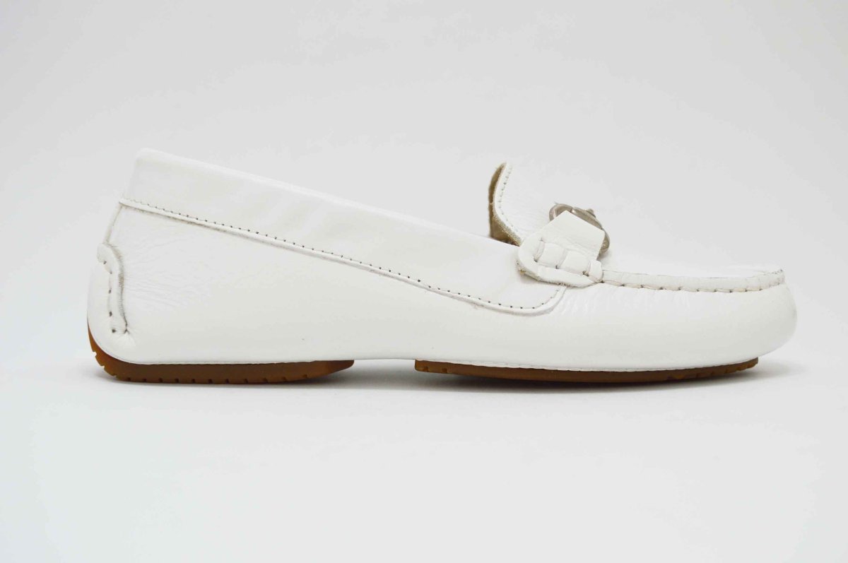 Mocasin blanco hebilla metalica - Imagen 5