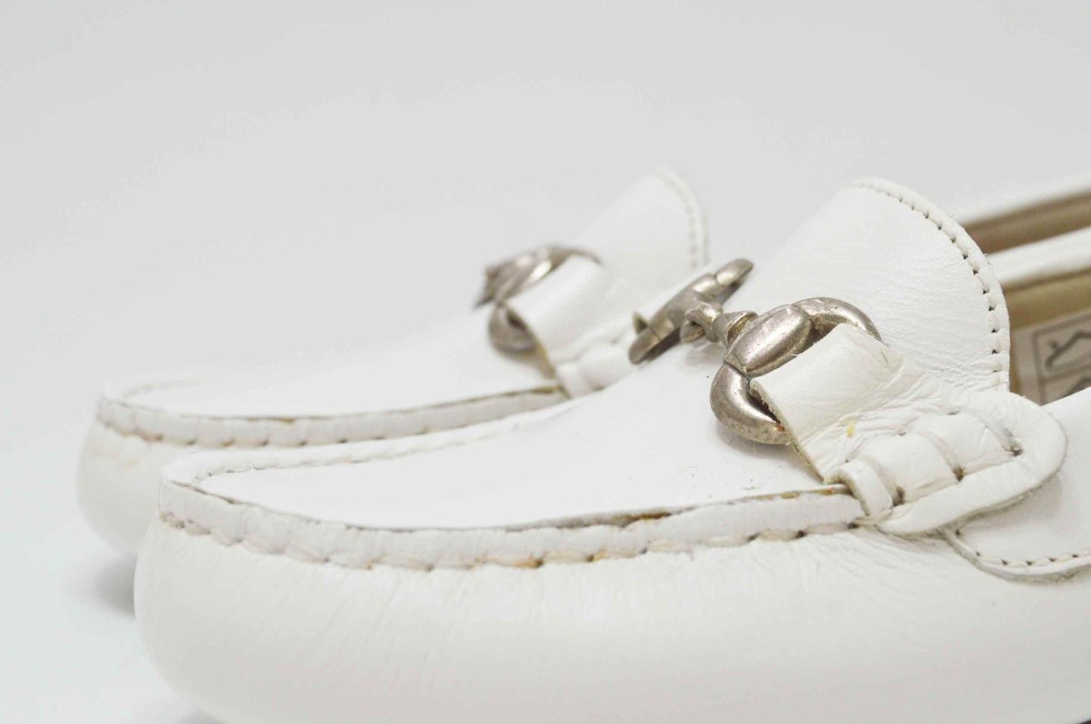 Mocasin blanco hebilla metalica - Imagen 8