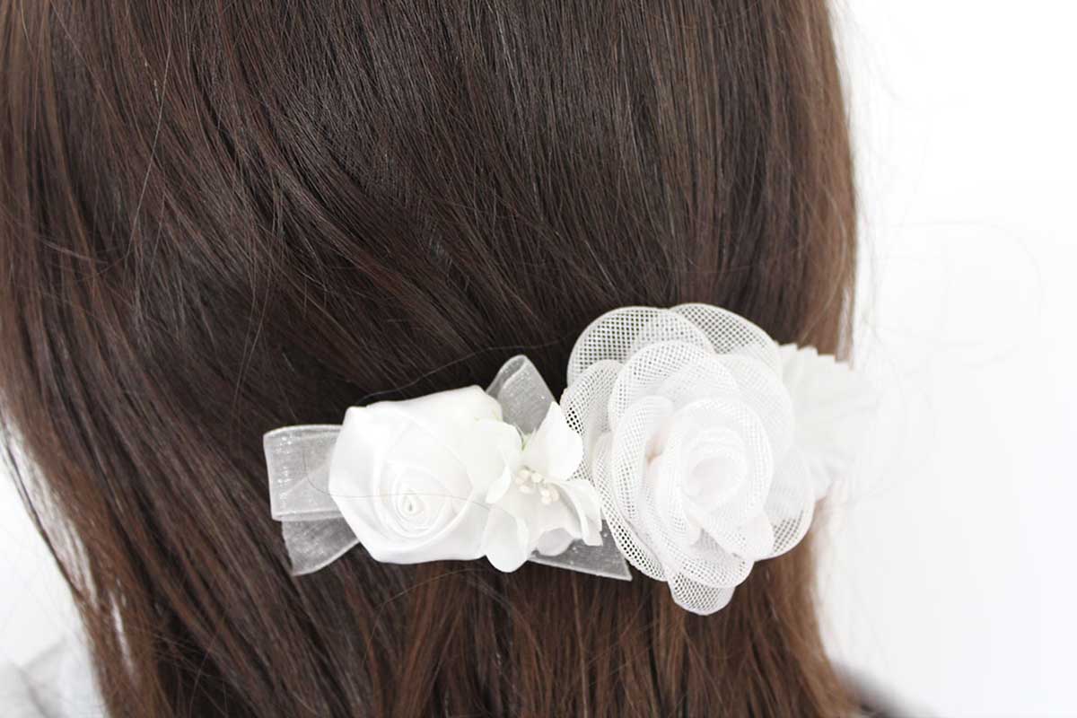 Pasador flores blanco niña - Imagen 4