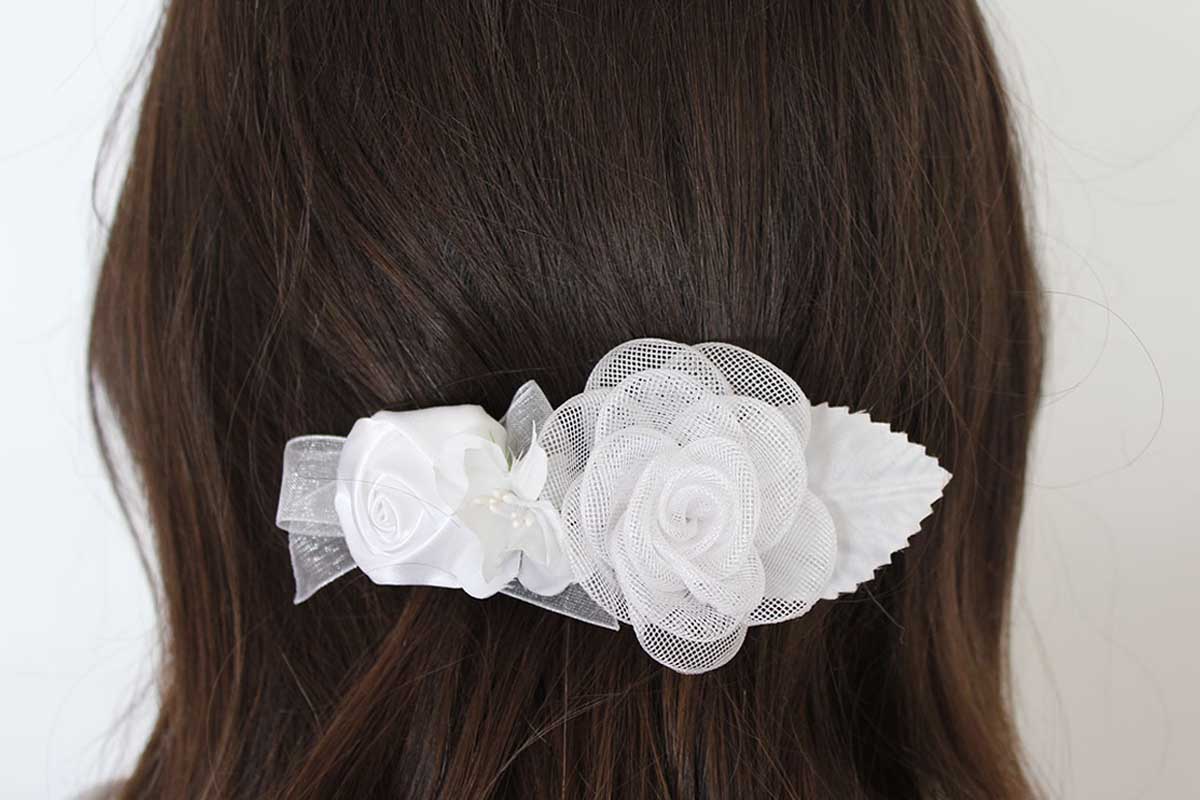 Pasador flores blanco niña
