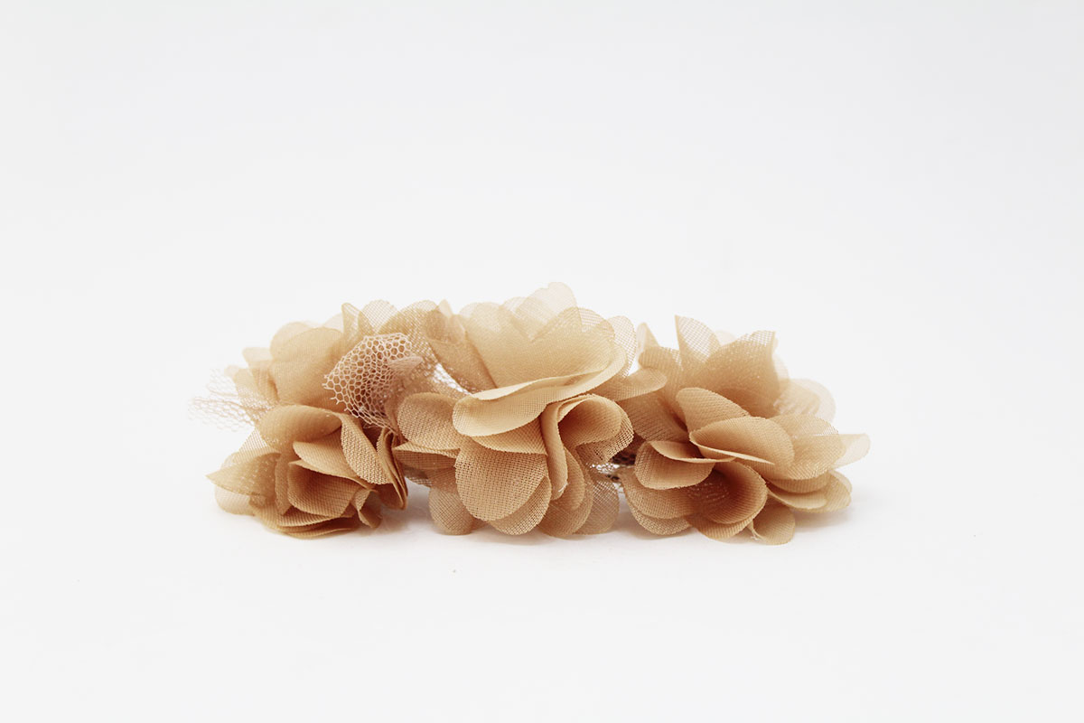 Pasador clip flores camel/dorado niña