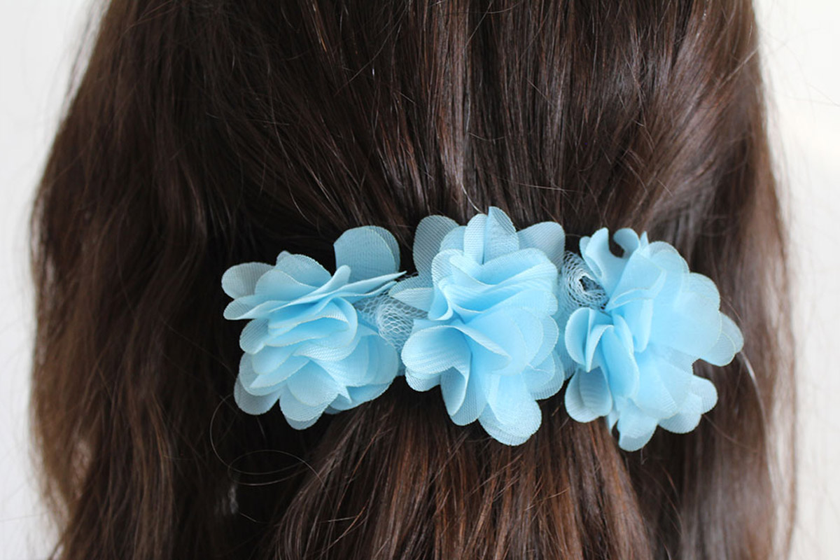 Pasador clip flores azul niña - Imagen 3