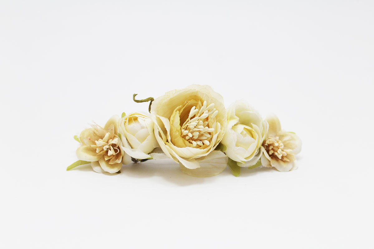 Pasador pelo comunión flores beige niña - Imagen 5