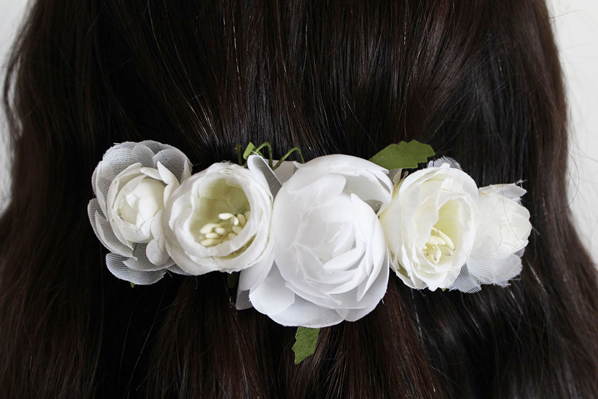 Pasador comunión flores blanco niña - Imagen 4