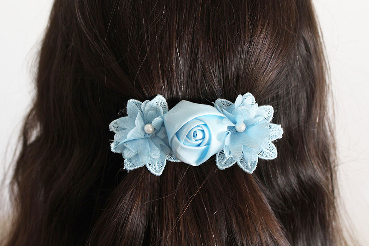 Pasador flores azul comunión niña - Imagen 3
