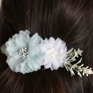 Pasador flores azul y blanco niña