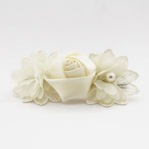 Pasador flores beige comunión niña
