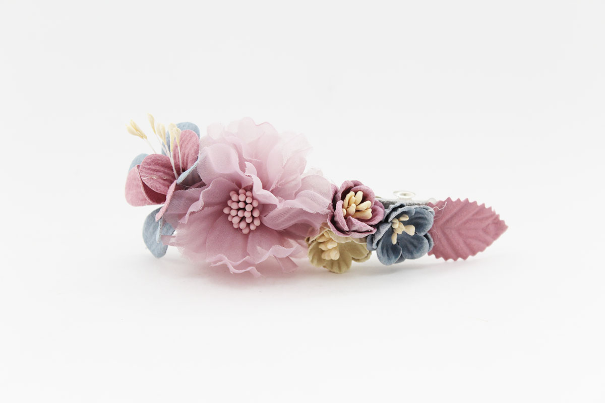 Pasador flores rosa palo y azul niña ceremonia