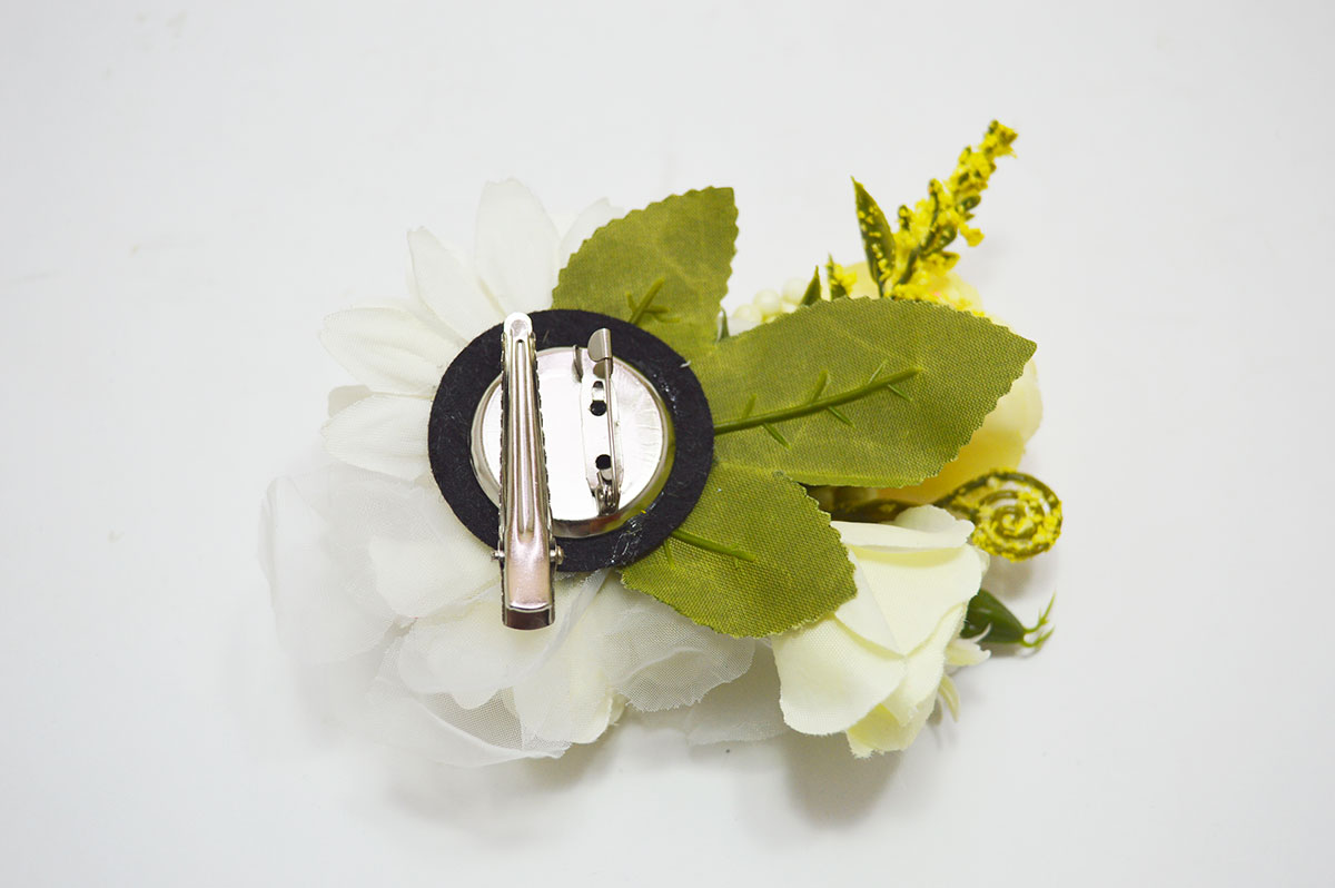 Broche/pasador flores beige niña - Imagen 4