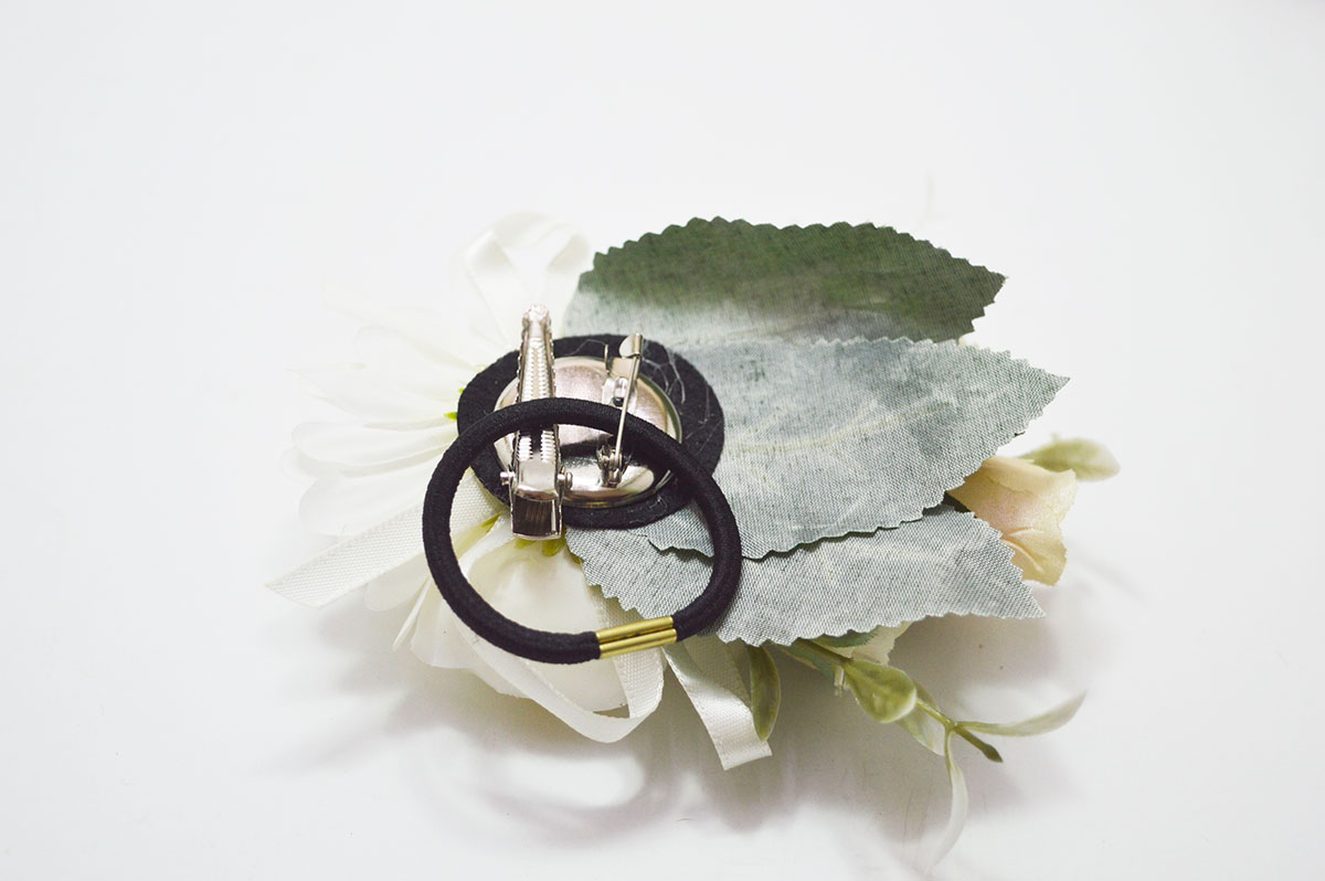 Broche/pasador flores beige niña - Imagen 6
