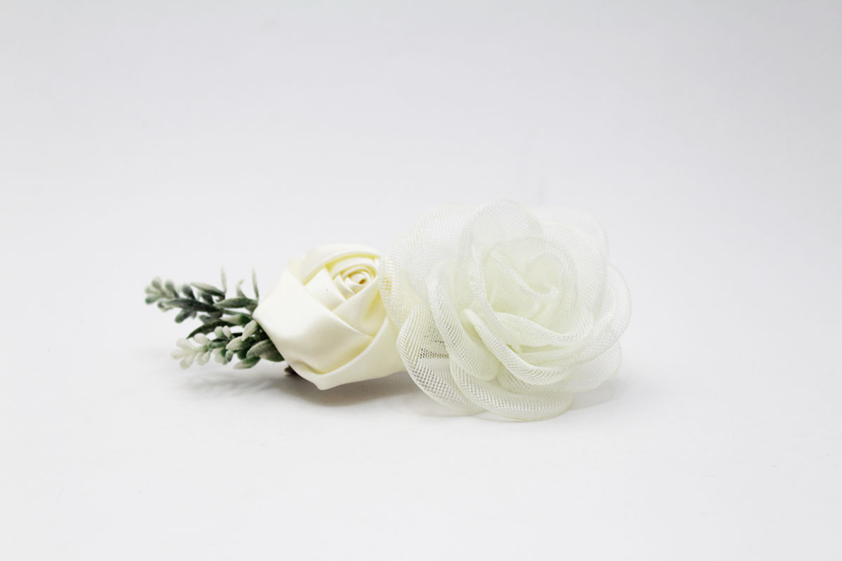 Pasador flores beige niña