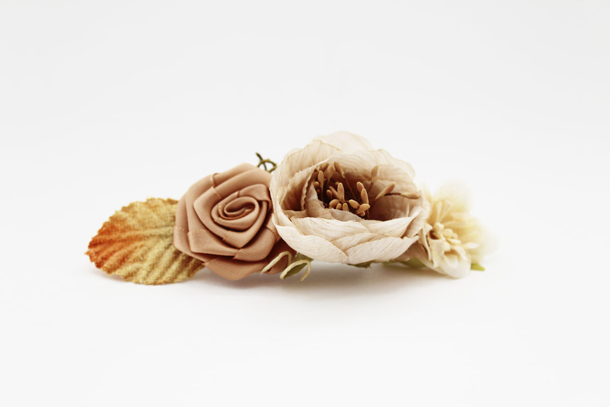 Pasador flores dorada camel niña comunion - Imagen 6