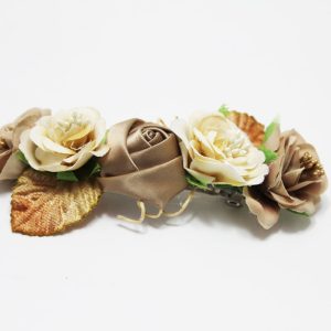 Pasador flores beige y doradas niña