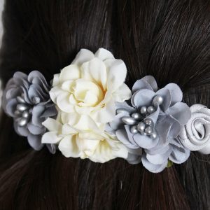 Pasador flores gris y beige niña