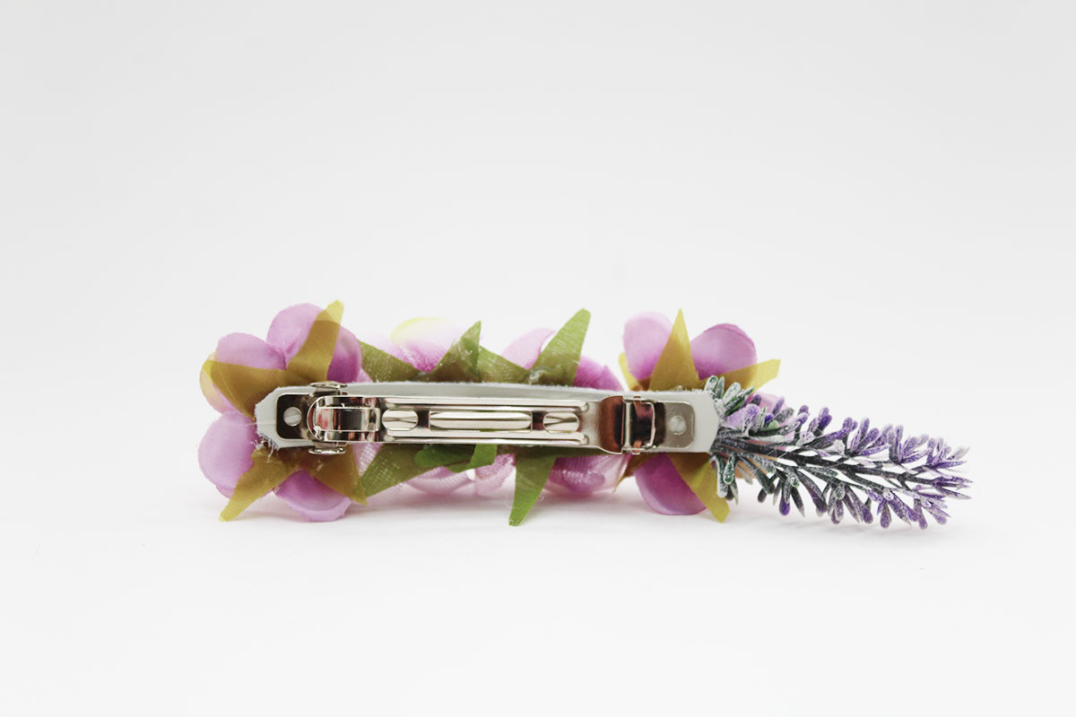 Pasador flores malva niña ceremonia - Imagen 6
