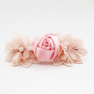 Pasador flores tonos rosa comunión niña