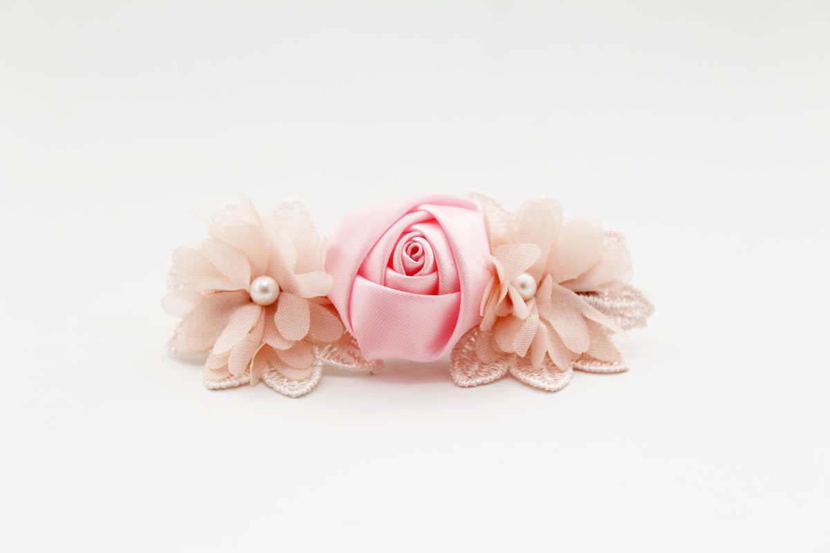 Pasador flores tonos rosa comunión niña - Imagen 5