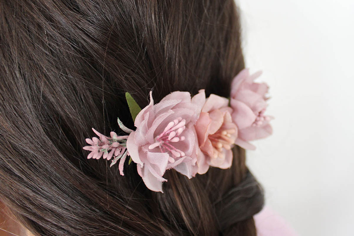 Pasador flores tonos rosas palo niña - Imagen 7