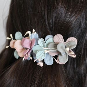 Pasador flores tonos pasteles niña
