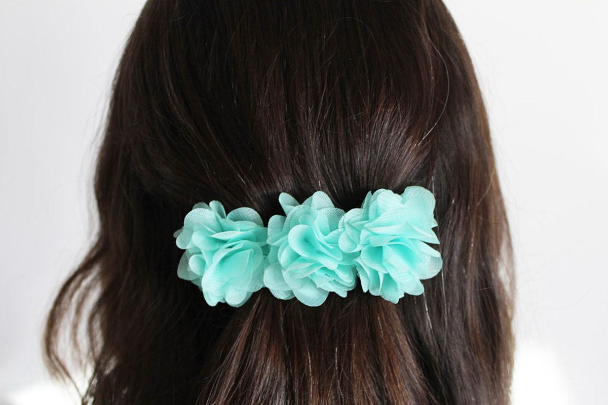 Pasador clip flores aguamarina niña - Imagen 6
