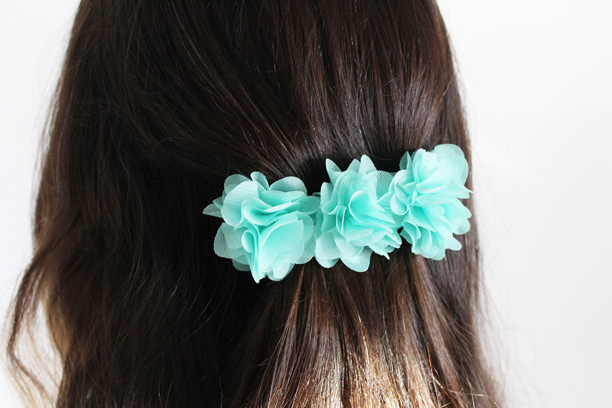 Pasador clip flores aguamarina niña - Imagen 5
