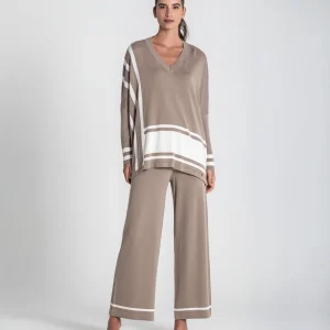 JERSEY CON CUELLO EN V Y RALLAS TAUPE