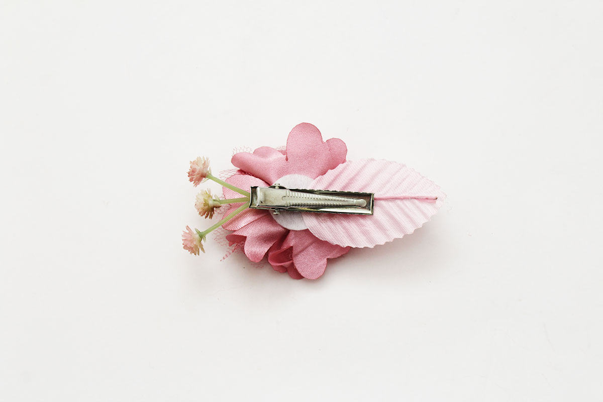 Pinza flor hojas niña ceremonia - Imagen 4