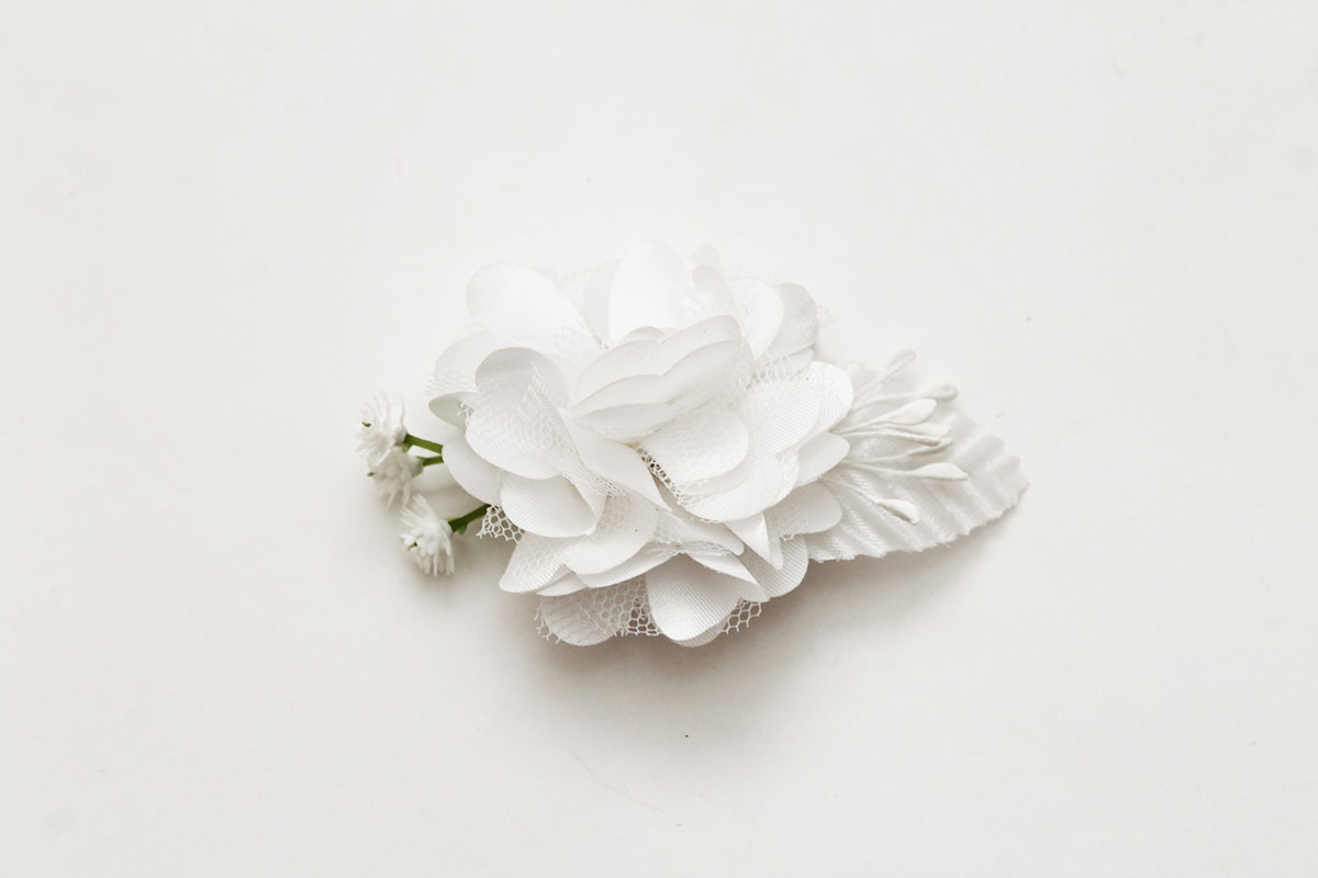 Pinza flor hojas niña ceremonia - Imagen 7