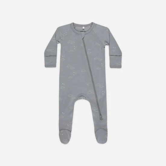 Pijama Bamboo con pies estampado nubes- QUINCY MAE