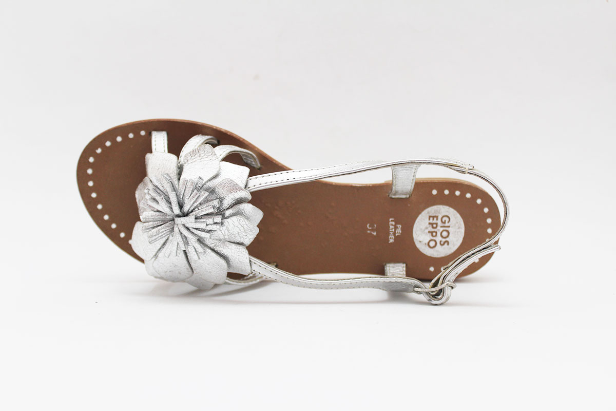 Sandalia flor grande plata Gioseppo - Imagen 4