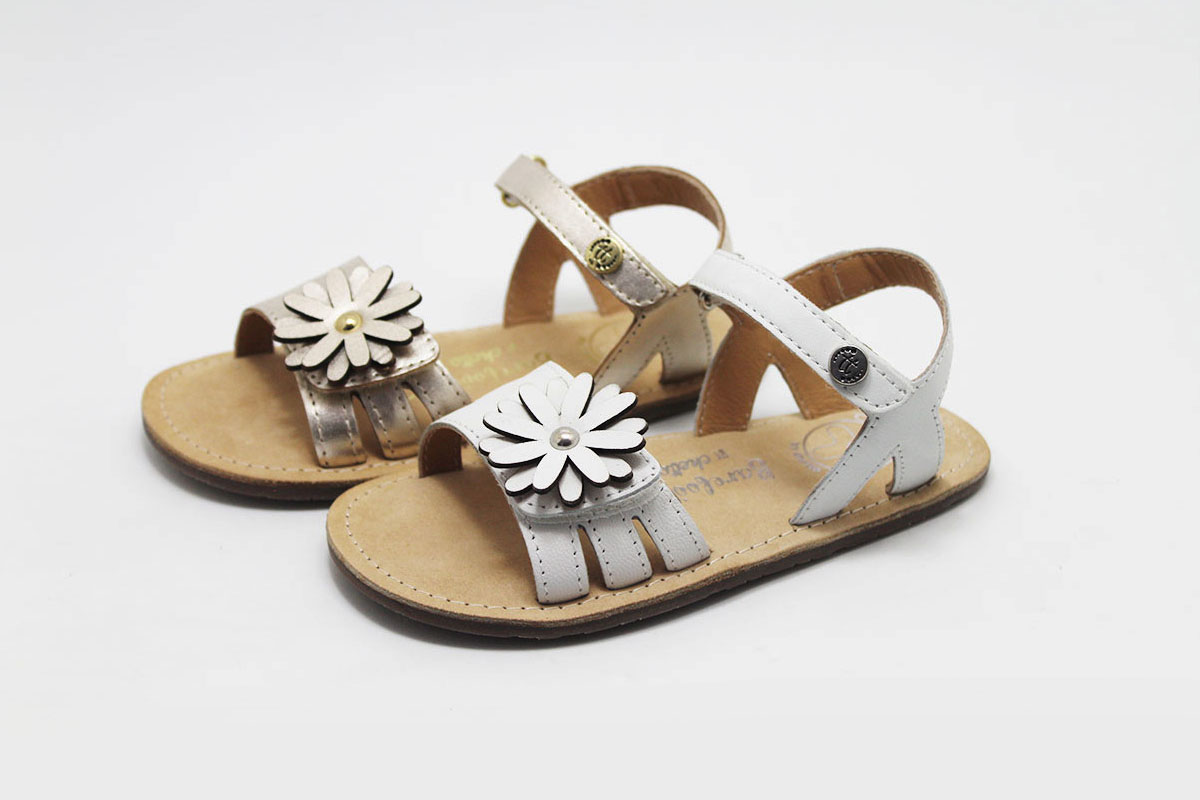 Sandalia flor niña Barefoot by Chetto - Imagen 2