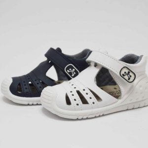 Sandalia cerrada unisex titanitos