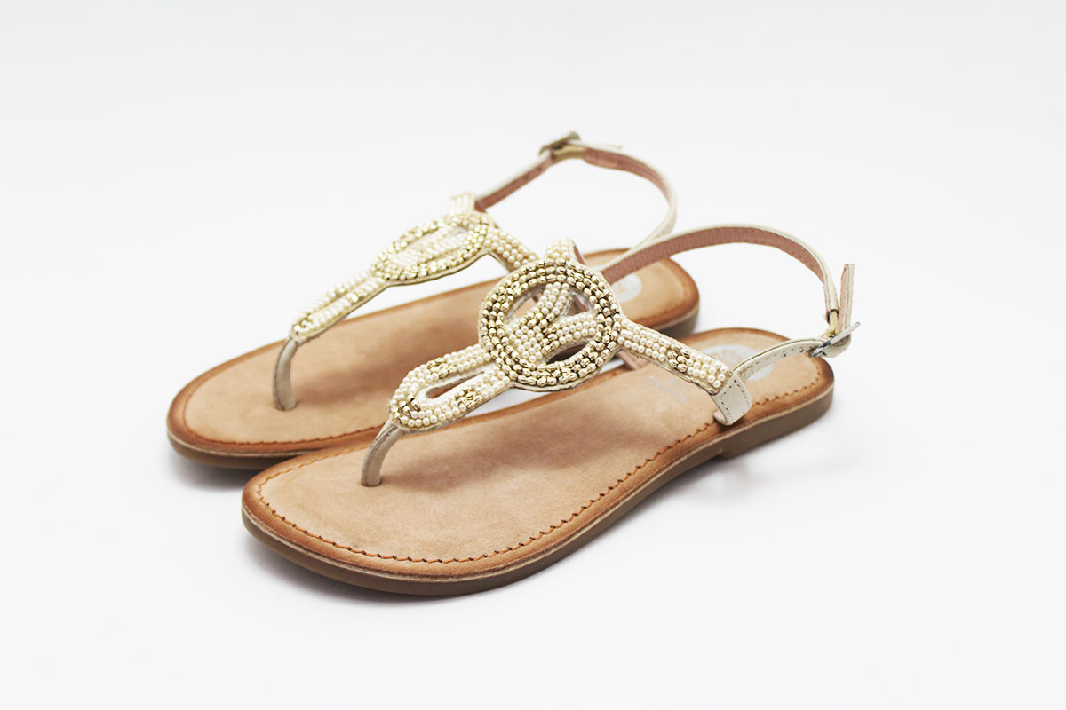 Sandalia perlas niña beige Gioseppo