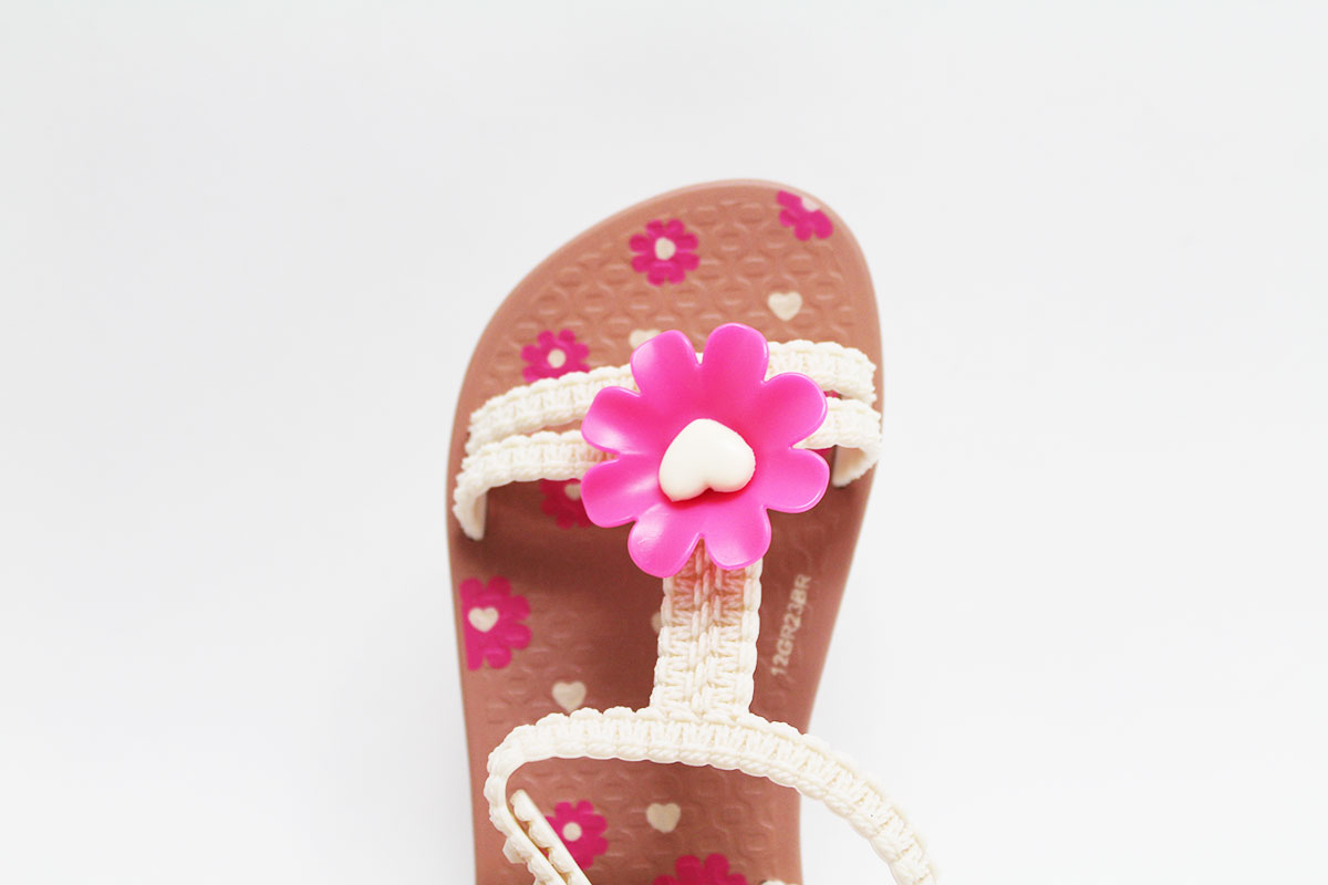 Sandalia Ipanema niña flor corazon - Imagen 8