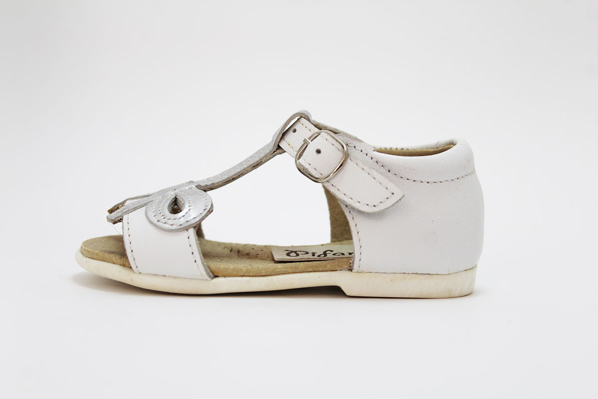 Sandalias blanco lazo plata niñas - Imagen 5