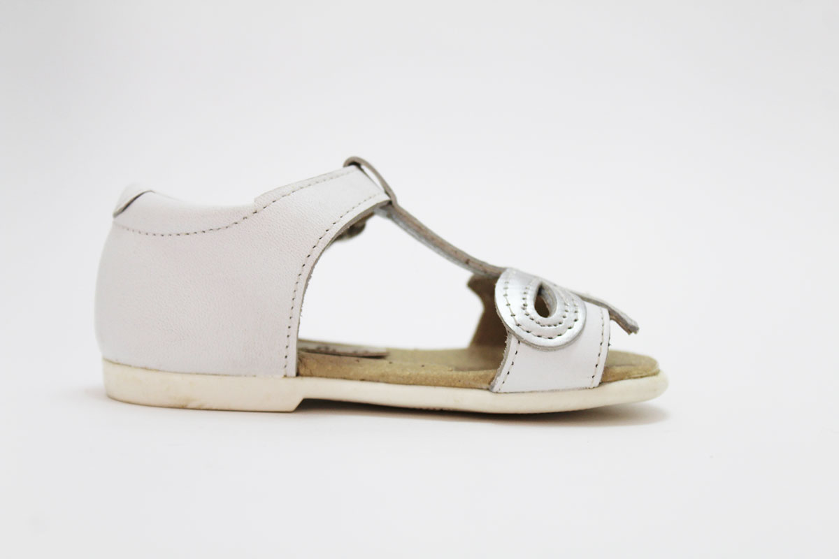 Sandalias blanco lazo plata niñas - Imagen 6