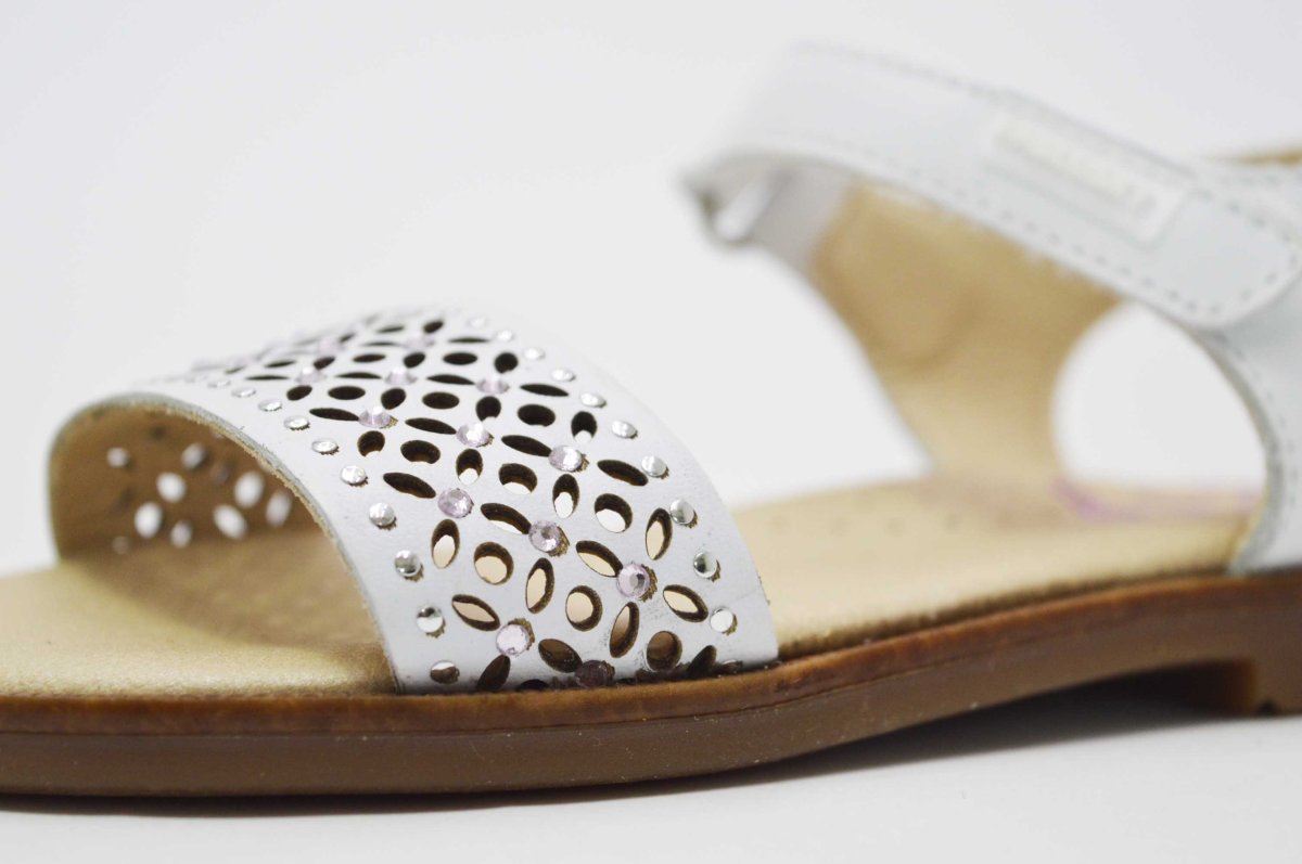 Sandalia blanca perlitas calada Pablosky - Imagen 7