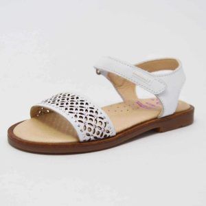 Sandalia blanca perlitas calada Pablosky