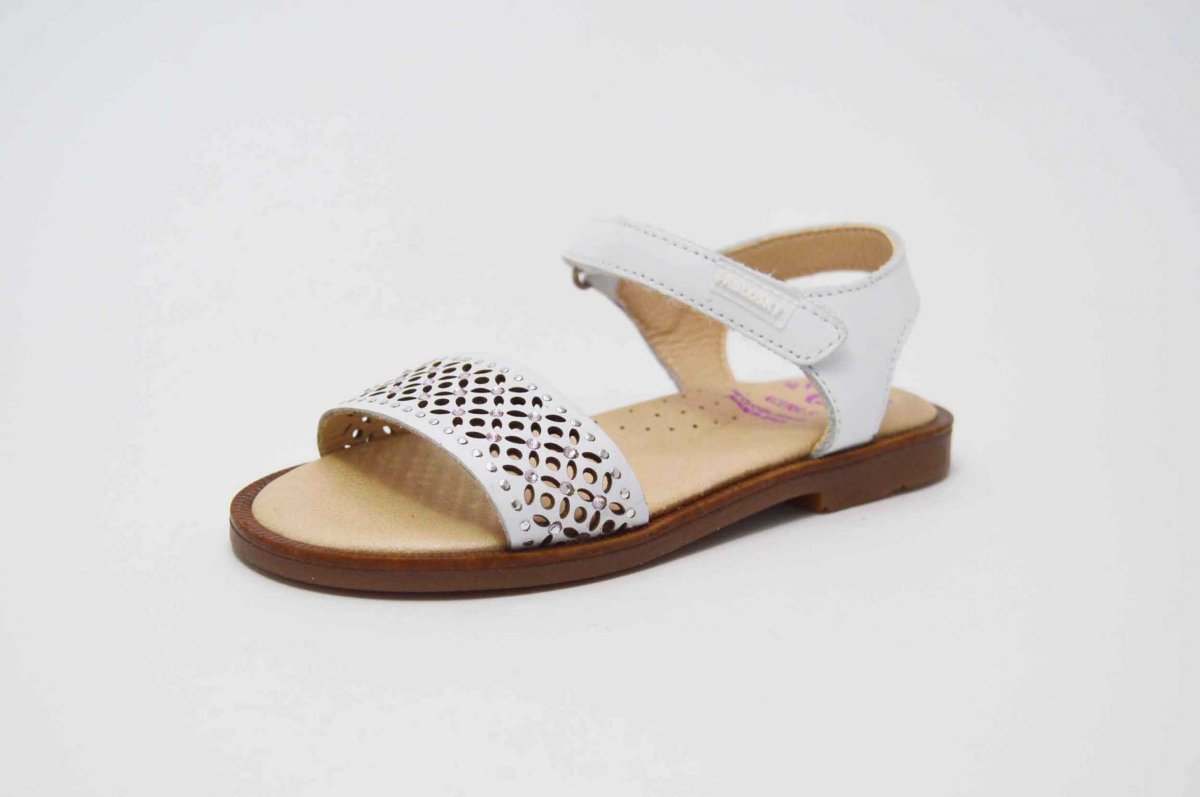 Sandalia blanca perlitas calada Pablosky