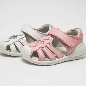 Sandalias puntera cerrada niñas