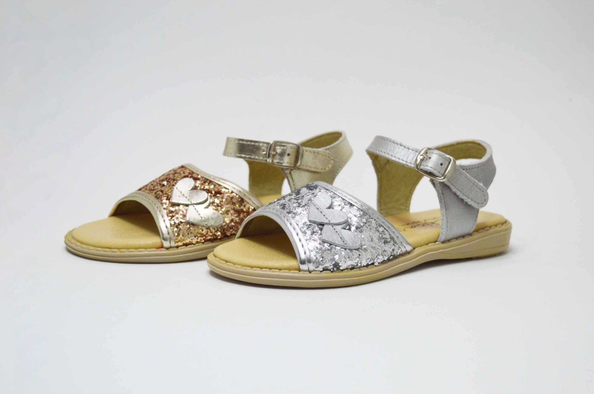 Sandalias niña hebilla glitter corazones