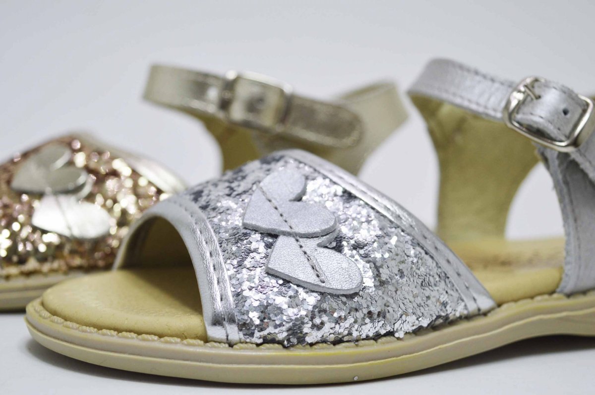 Sandalias niña hebilla glitter corazones - Imagen 4